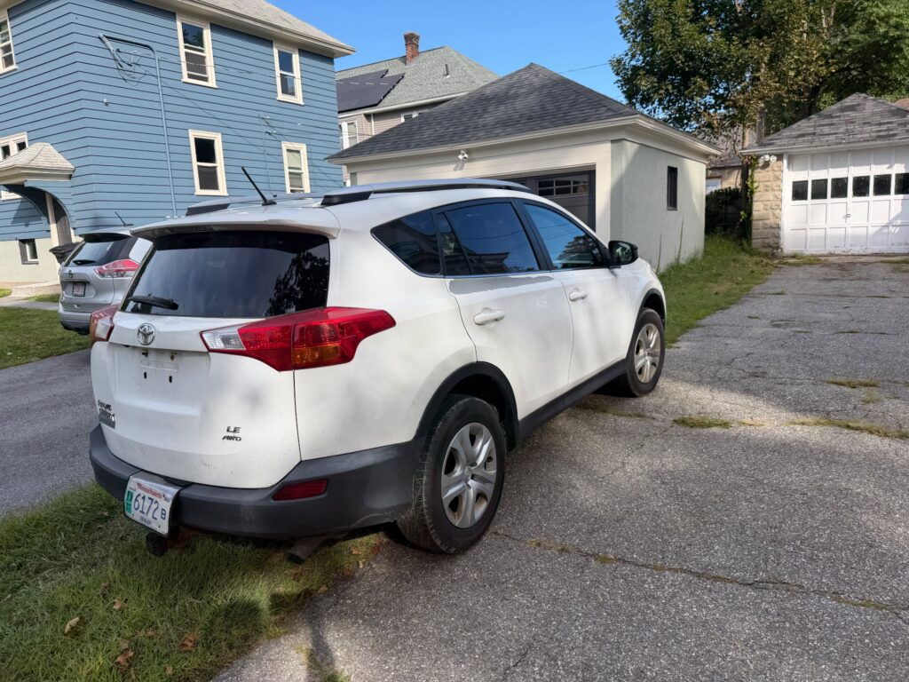 2013 Toyota RAV4 LE - Photo 11