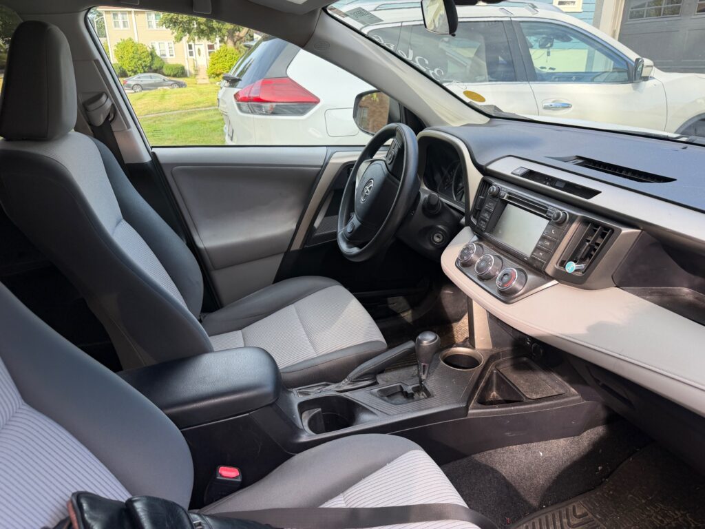 2013 Toyota RAV4 LE - Photo 6