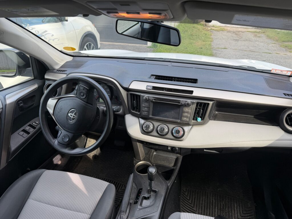 2013 Toyota RAV4 LE - Photo 7