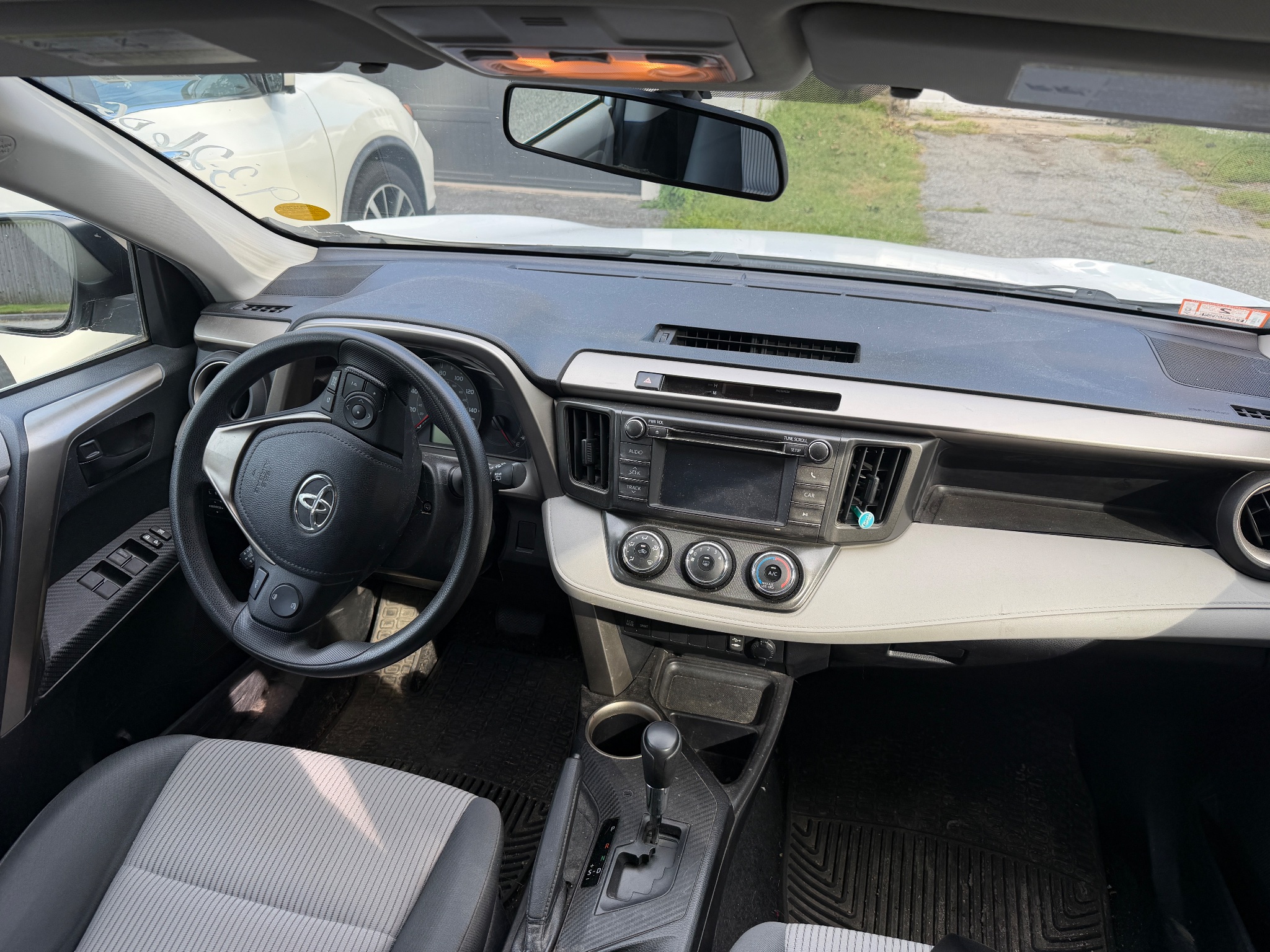 2013 Toyota RAV4 LE - Photo 7
