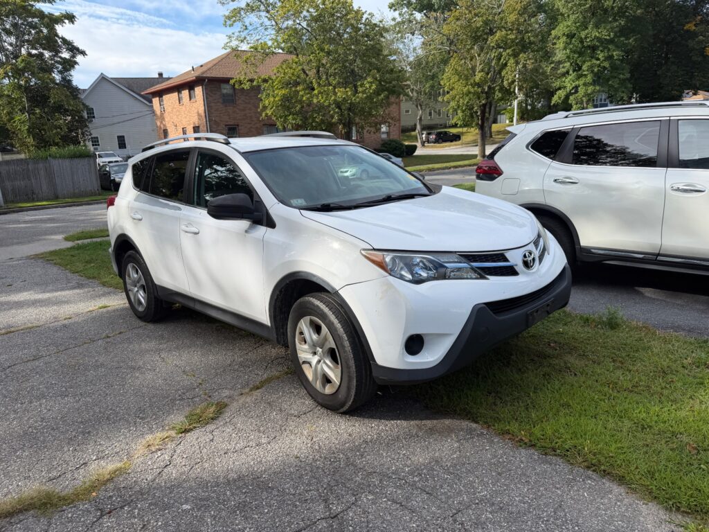 2013 Toyota RAV4 LE - Photo 19