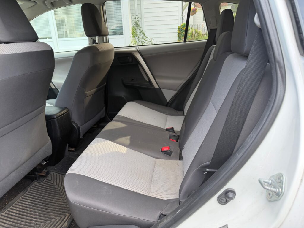 2013 Toyota RAV4 LE - Photo 15