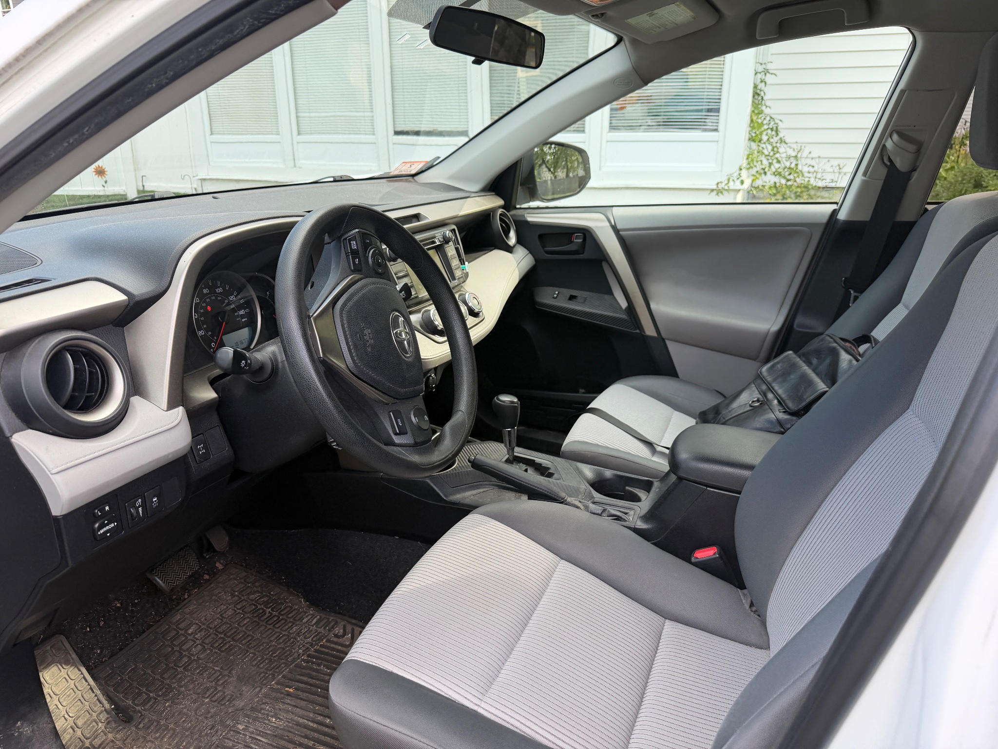 2013 Toyota RAV4 LE - Photo 16