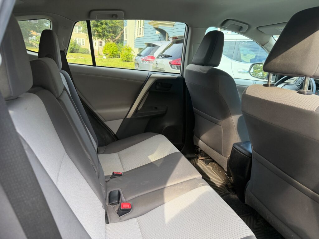2013 Toyota RAV4 LE - Photo 12