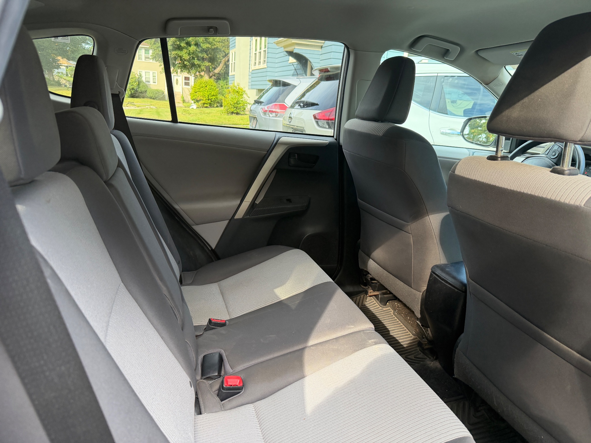 2013 Toyota RAV4 LE - Photo 12