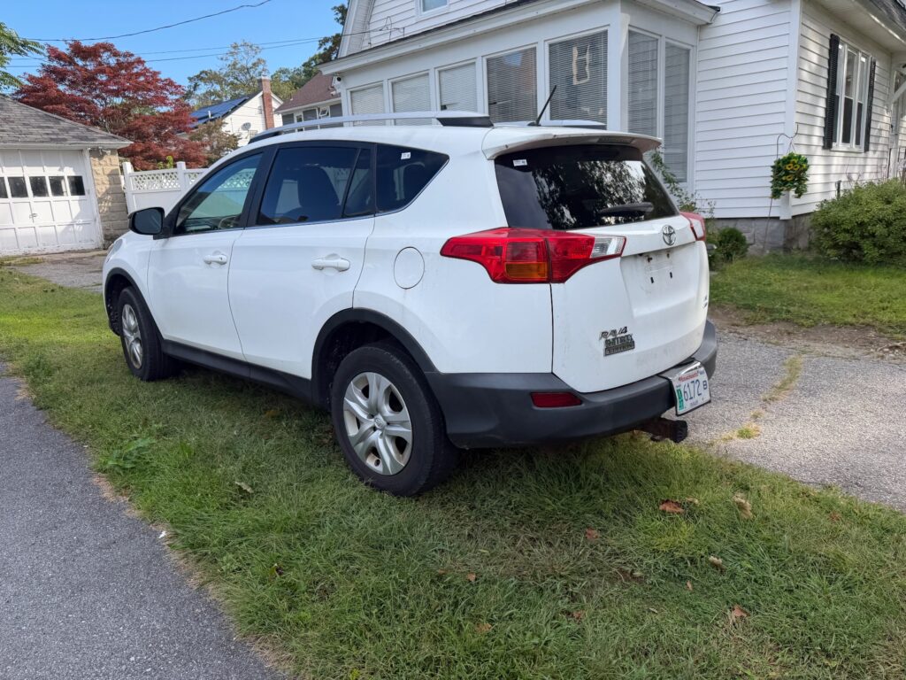 2013 Toyota RAV4 LE - Photo 13