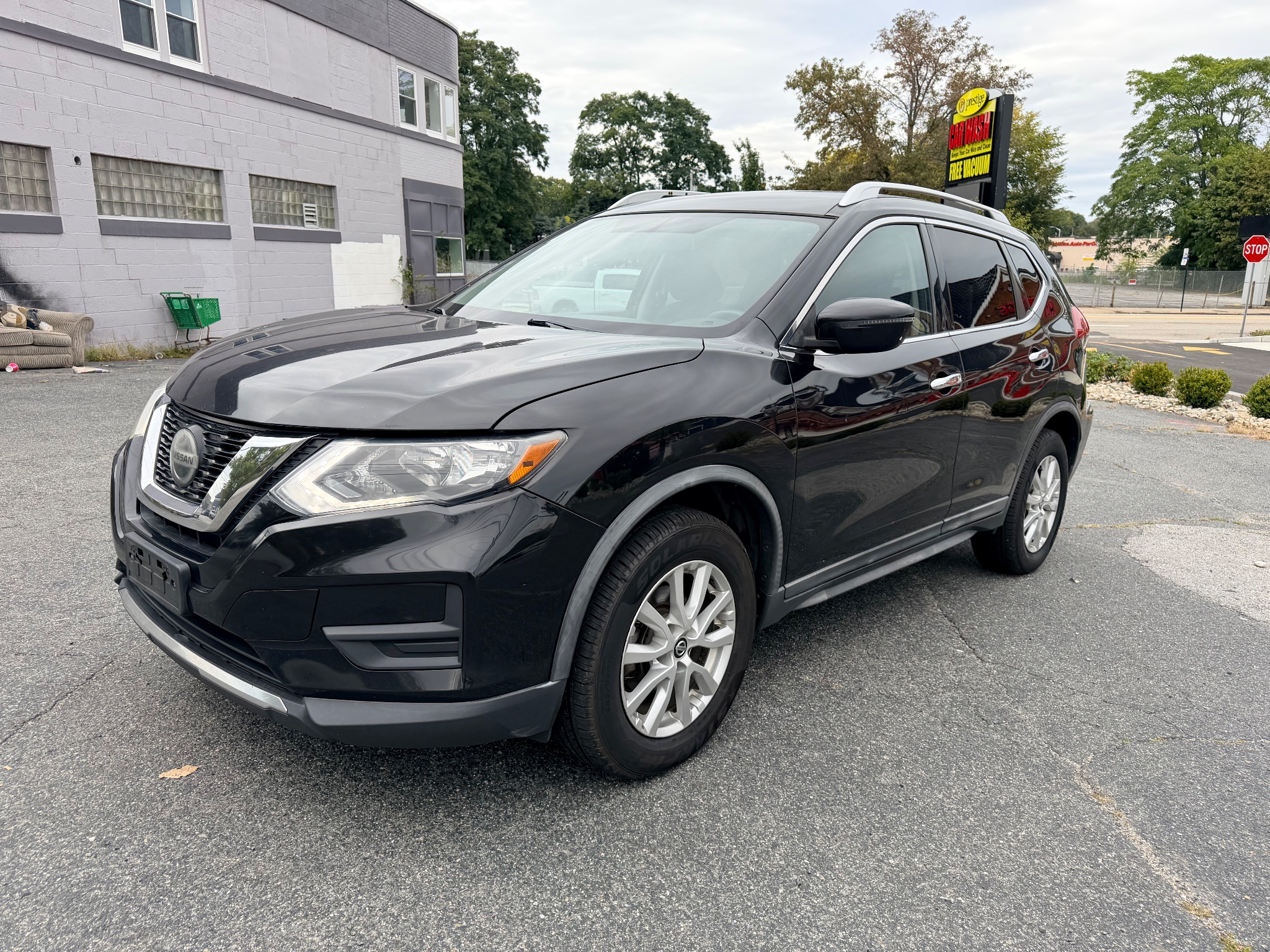 2018 Nissan Rogue SV — photo 1